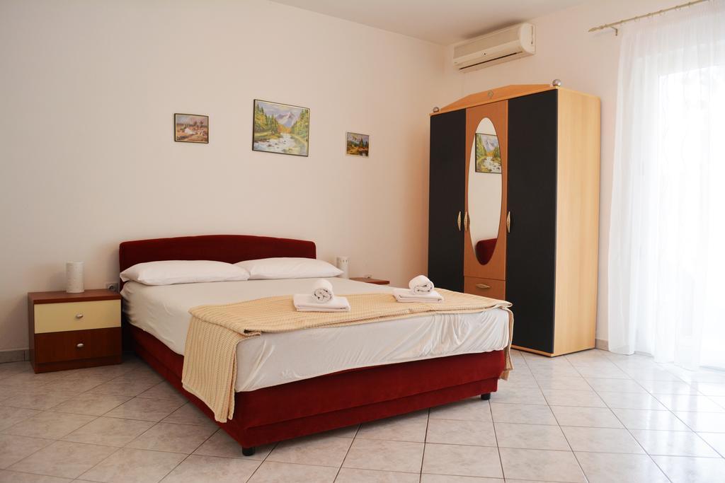 Suz-Ana Apartment Трогир Екстериор снимка